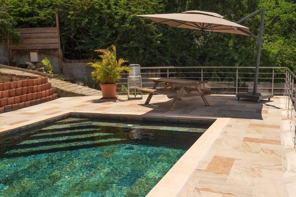 Bas De Villa Piscine Petit Versailles Sainte Anne Luaran gambar